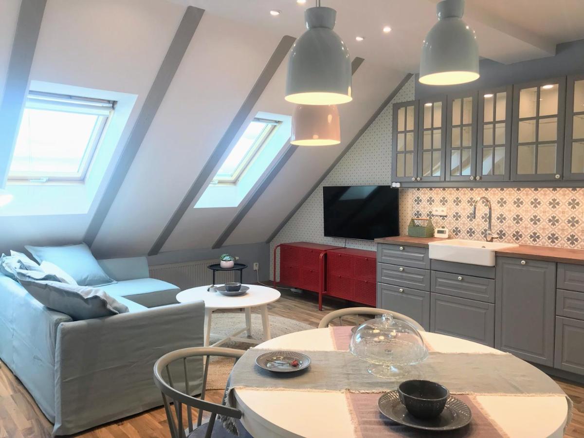 Attic Apartment On Waterfront / View / Netflix Prag Exterior foto